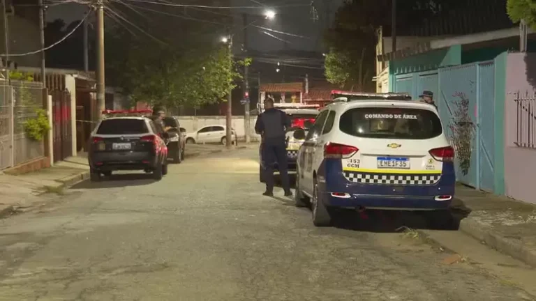 Adolescente manteve sua rotina com corpos em casa após matar família em SP