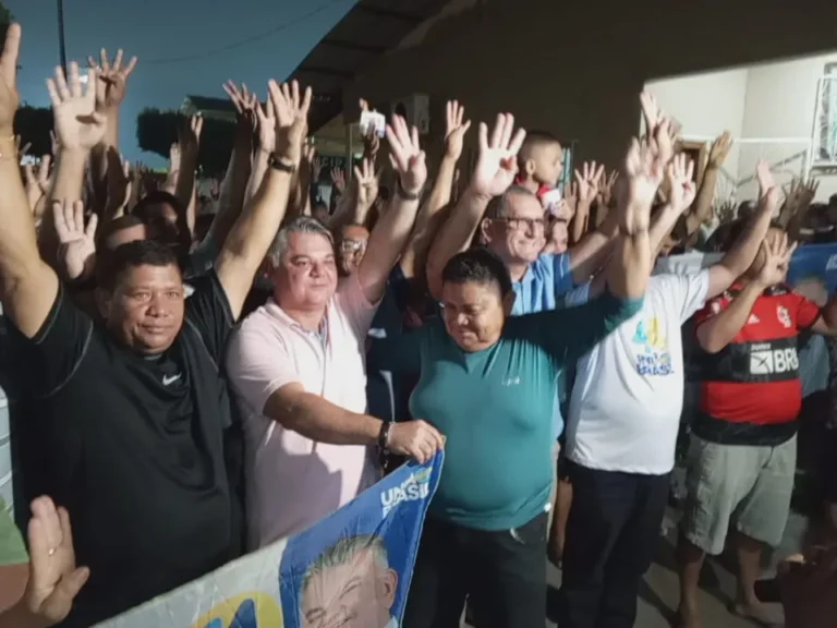 Cerca de quatrocentas pessoas participam de reunião de Babau na casa do candidato a prefeito Mabi Canizo.