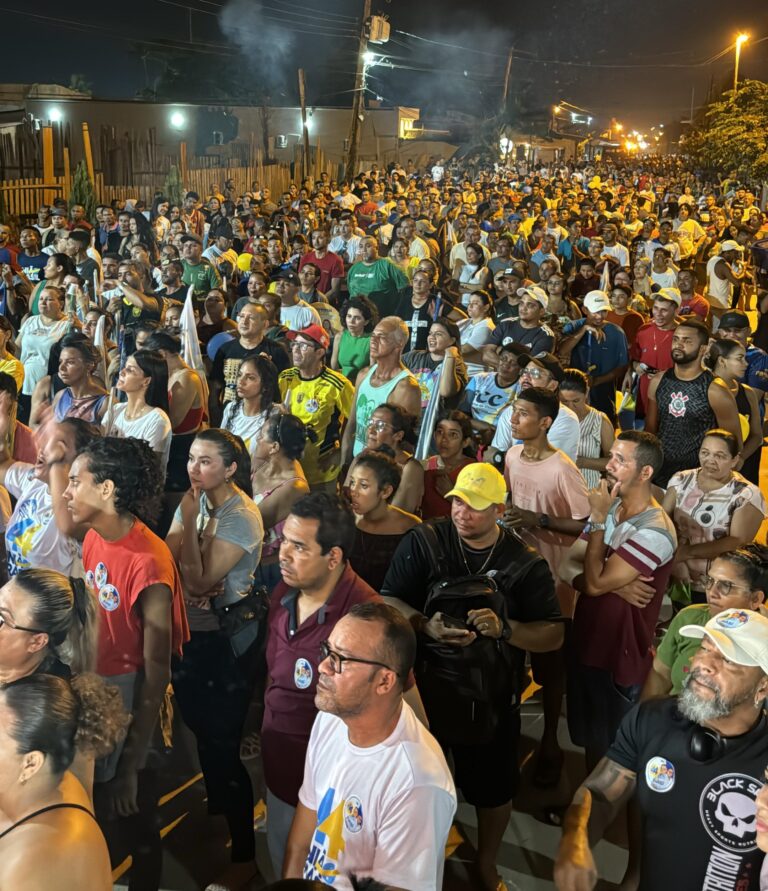 Multidão comparece a comício de Mabi e Jesus Batista em Lábrea Multidão comparece a comício de Mabi e Jesus Batista em Lábrea