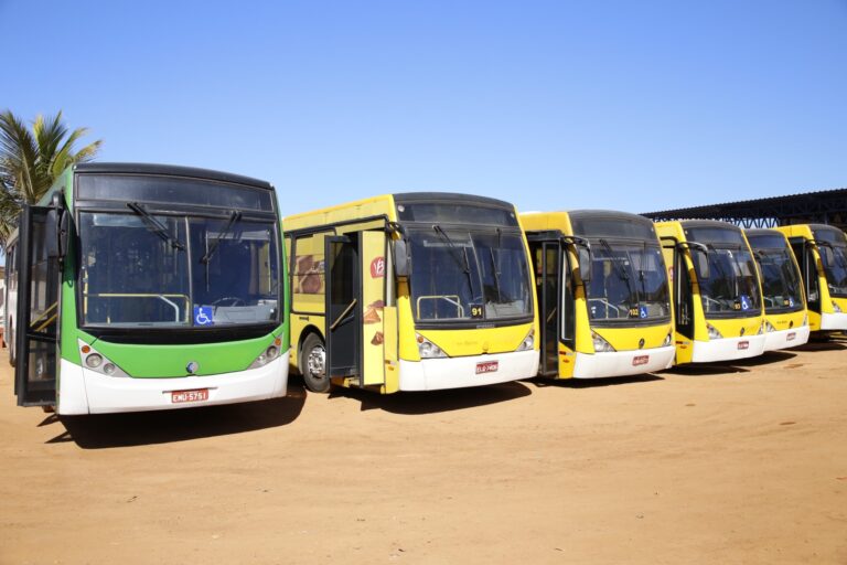 Prefeitura de Vilhena e Governo de Rondônia firmam acordo para reajuste do transporte escolar da rede estadual