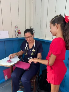 Equipe de saúde em atendimento