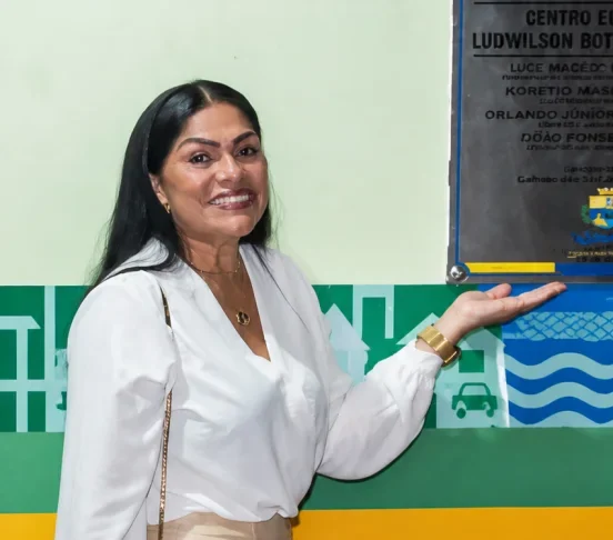 Viúva de Ludmilson Barros agradece homenagem e se emociona durante inauguração de Centro Cultural em Lábrea